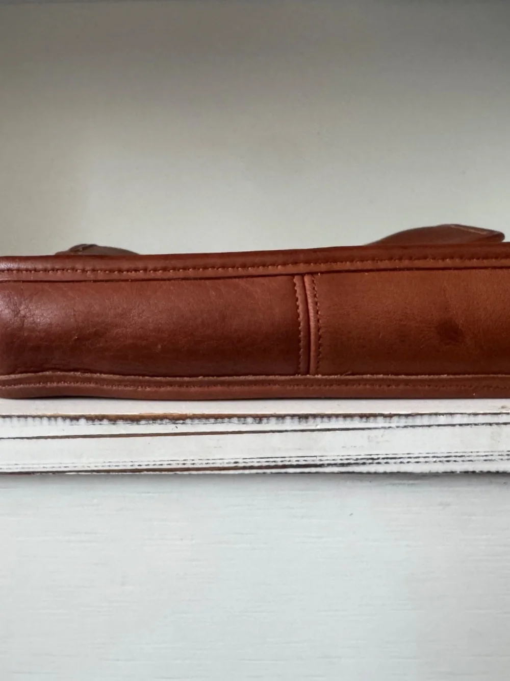Vintage Coach Station Crossbody Turn lock 5130 British Tan Leather 1990s USA - Picture 8 of 14